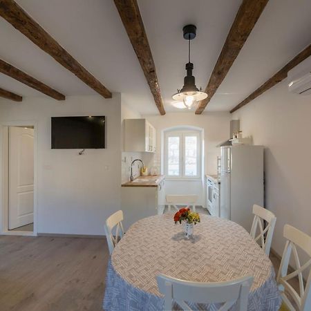 Apartments Bepi Комижа Екстер'єр фото