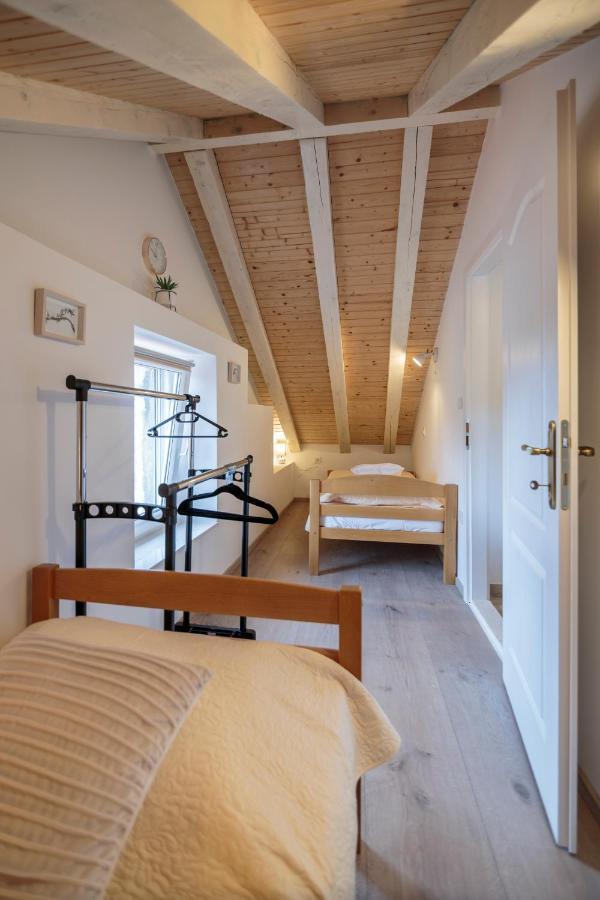 Apartments Bepi Комижа Екстер'єр фото