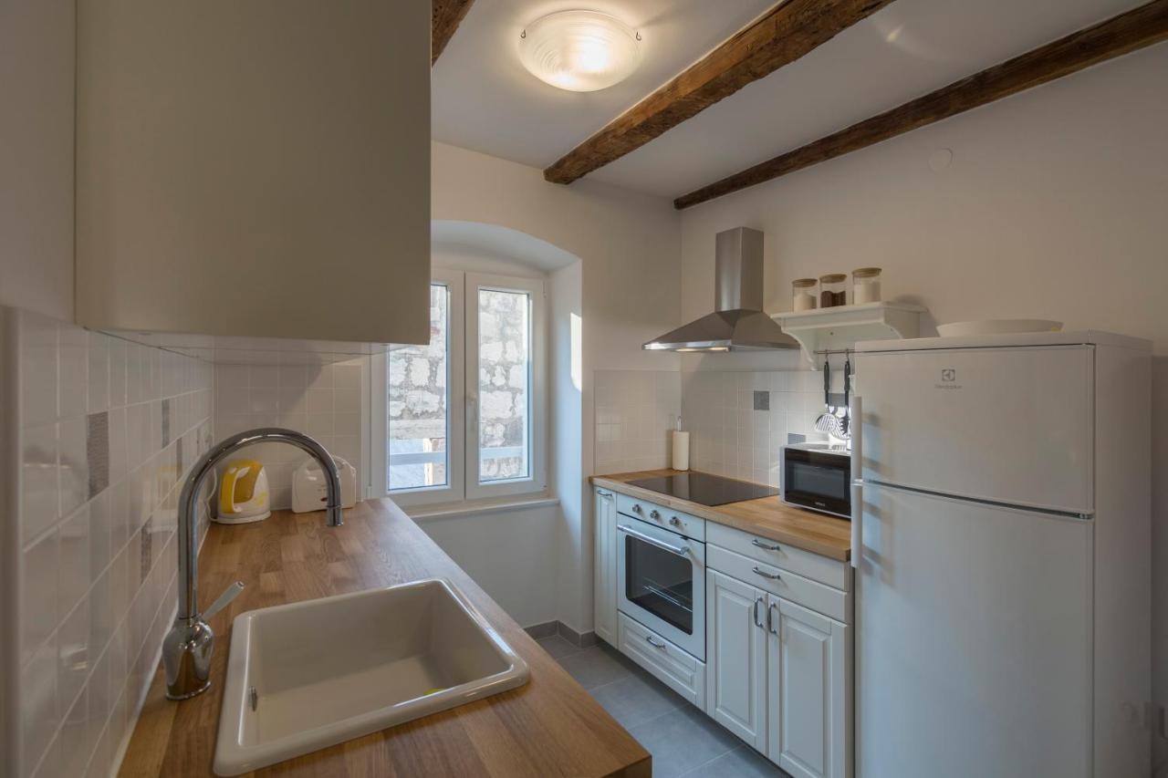 Apartments Bepi Комижа Екстер'єр фото