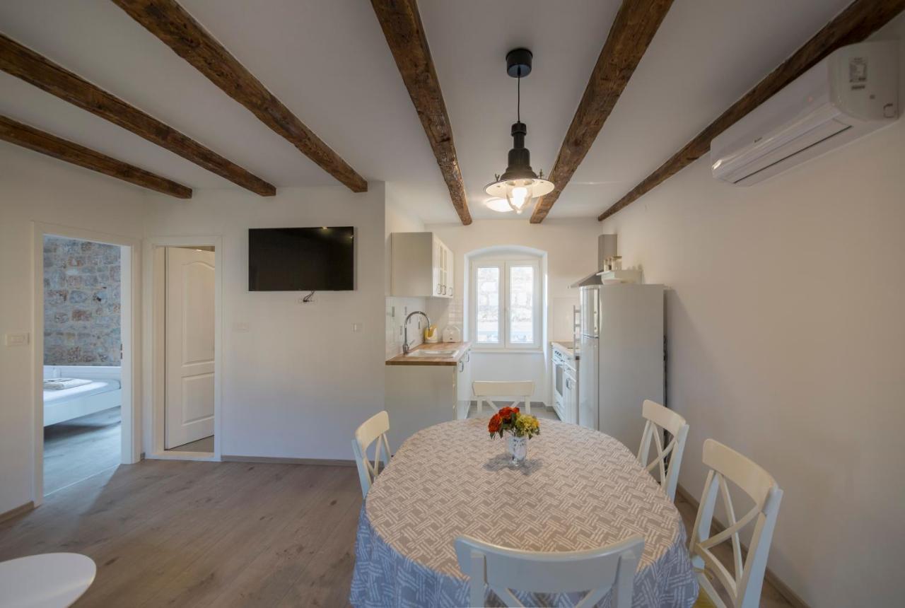 Apartments Bepi Комижа Екстер'єр фото