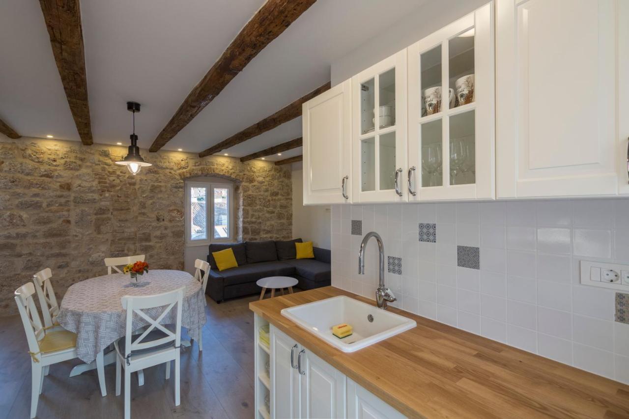 Apartments Bepi Комижа Екстер'єр фото