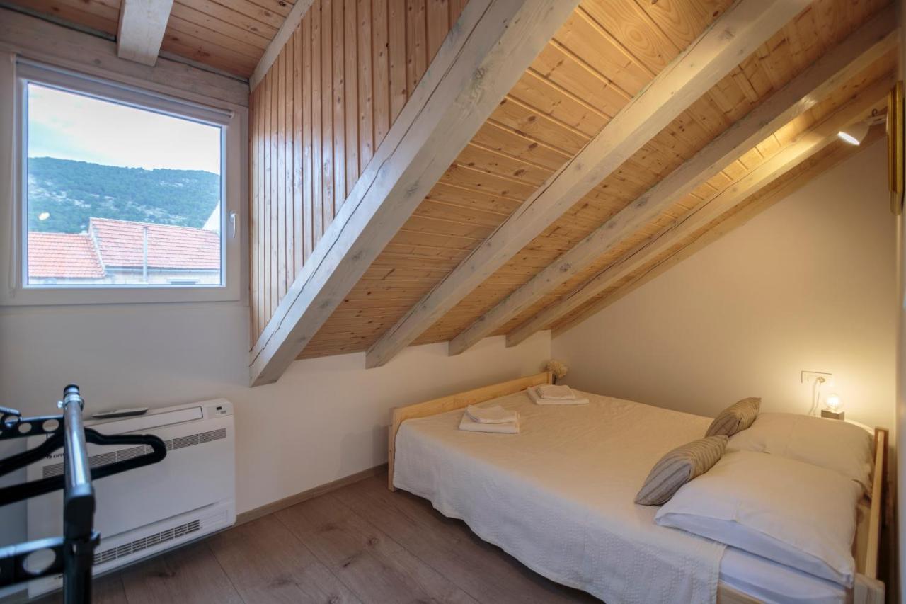 Apartments Bepi Комижа Екстер'єр фото